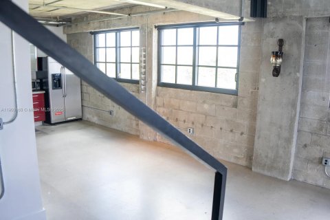 Condominio en alquiler en Miami, Florida, 1 dormitorio, 129.88 m2 № 1952053 - foto 30