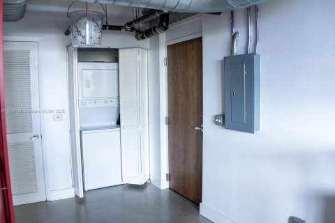 Condominio en alquiler en Miami, Florida, 1 dormitorio, 129.88 m2 № 1952053 - foto 21