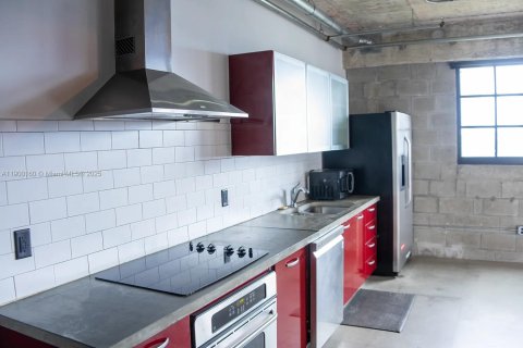 Condominio en alquiler en Miami, Florida, 1 dormitorio, 129.88 m2 № 1952053 - foto 9