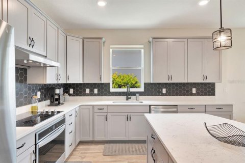 House in ESTATES AT LAKEVIEW PRESERVE in Winter Garden, Florida 3 bedrooms, 199.18 sq.m. № 1831927 - photo 6
