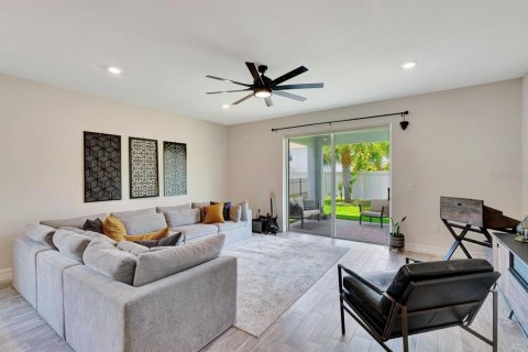 House in ESTATES AT LAKEVIEW PRESERVE in Winter Garden, Florida 3 bedrooms, 199.18 sq.m. № 1831927 - photo 13
