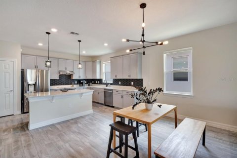 House in ESTATES AT LAKEVIEW PRESERVE in Winter Garden, Florida 3 bedrooms, 199.18 sq.m. № 1831927 - photo 11