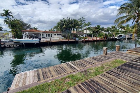 Casa en alquiler en North Miami, Florida, 4 dormitorios, 216.83 m2 № 2021836 - foto 4