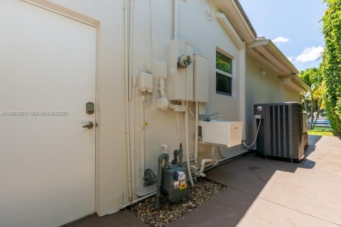 Casa en alquiler en North Miami, Florida, 4 dormitorios, 216.83 m2 № 2021836 - foto 21
