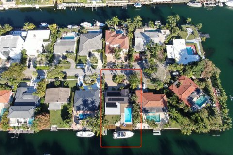 Casa en alquiler en North Miami, Florida, 4 dormitorios, 216.83 m2 № 2021836 - foto 8