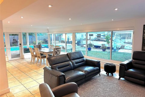 Casa en alquiler en North Miami, Florida, 4 dormitorios, 216.83 m2 № 2021836 - foto 5
