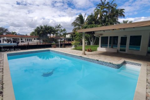 Casa en North Miami, Florida 4 dormitorios, 216.83 m2 № 2021836