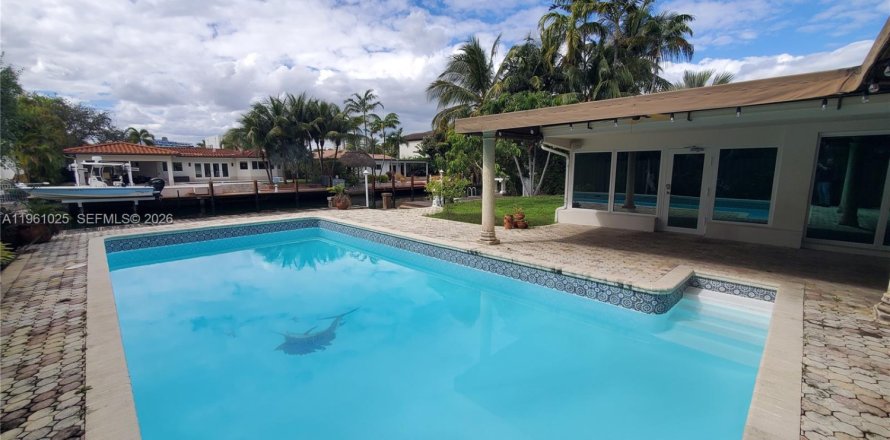 Casa en North Miami, Florida 4 dormitorios, 216.83 m2 № 2021836