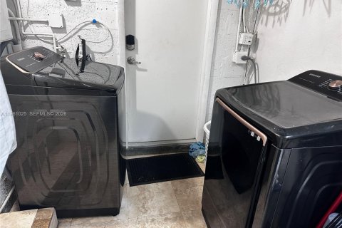 Casa en alquiler en North Miami, Florida, 4 dormitorios, 216.83 m2 № 2021836 - foto 18