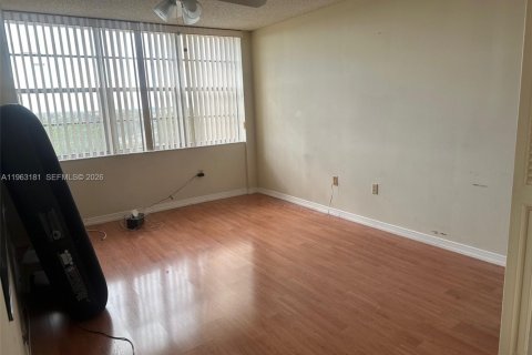 Copropriété à louer à Pembroke Pines, Floride: 2 chambres, 91.04 m2 № 2024242 - photo 4