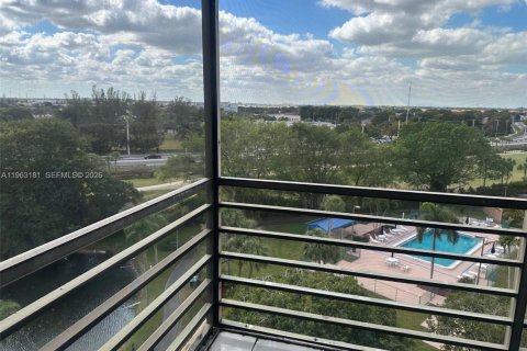 Copropriété à louer à Pembroke Pines, Floride: 2 chambres, 91.04 m2 № 2024242 - photo 9