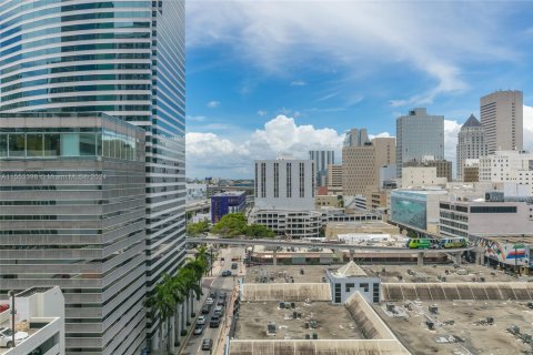 Propiedad comercial en alquiler en Miami, Florida № 1073577 - foto 1