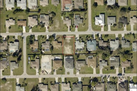 Land in Cape Coral, Florida № 362830 - photo 1