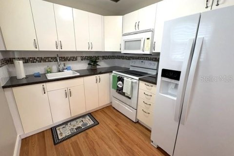 Copropriété à louer à Sun City Center, Floride: 2 chambres, 91.42 m2 № 2413732 - photo 10