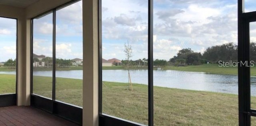 Casa en Kissimmee, Florida 4 dormitorios, 263.84 m2 № 2149321