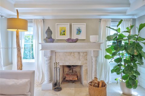 Villa ou maison à vendre à Coral Gables, Floride: 5 chambres, 244.24 m2 № 2059732 - photo 23