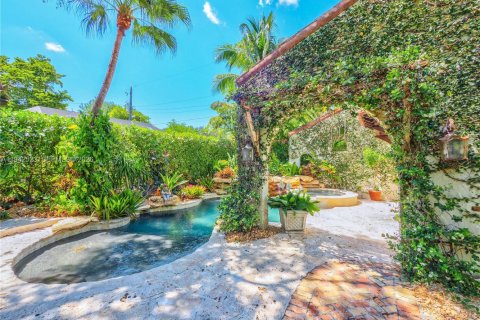 Villa ou maison à vendre à Coral Gables, Floride: 5 chambres, 244.24 m2 № 2059732 - photo 13