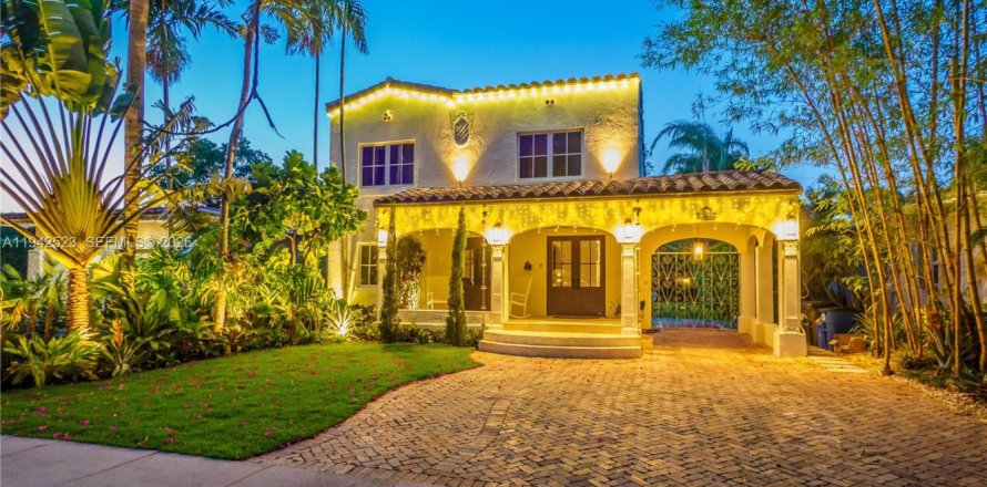 Villa ou maison à Coral Gables, Floride 5 chambres, 244.24 m2 № 2059732