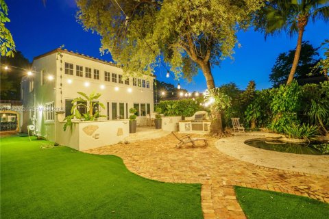 Villa ou maison à vendre à Coral Gables, Floride: 5 chambres, 244.24 m2 № 2059732 - photo 2