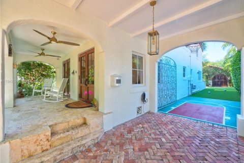 Villa ou maison à vendre à Coral Gables, Floride: 5 chambres, 244.24 m2 № 2059732 - photo 19
