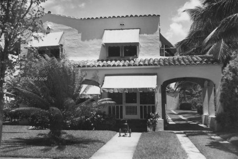 Villa ou maison à vendre à Coral Gables, Floride: 5 chambres, 244.24 m2 № 2059732 - photo 6