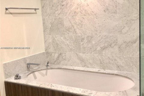 Condo in Miami, Florida, 1 bedroom  № 2017584 - photo 9