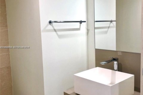 Condo in Miami, Florida, 1 bedroom  № 2017584 - photo 5