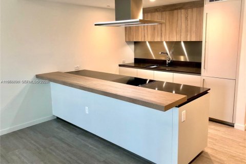 Condo in Miami, Florida, 1 bedroom  № 2017584 - photo 2