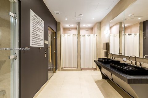 Condo in Miami, Florida, 1 bedroom  № 2017584 - photo 16