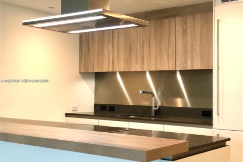 Condo in Miami, Florida, 1 bedroom  № 2017584 - photo 4