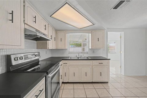 Купить виллу или дом в Порт-Ричи, Флорида 6 комнат, 109.44м2, № 2224944 - фото 18