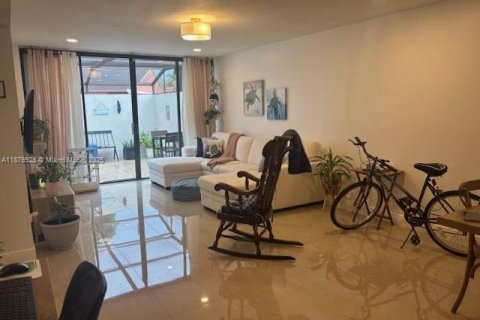 Townhouse in Pembroke Pines, Florida 3 bedrooms, 120.68 sq.m. № 1921328 - photo 26
