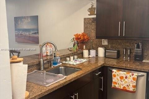 Townhouse in Pembroke Pines, Florida 3 bedrooms, 120.68 sq.m. № 1921328 - photo 18