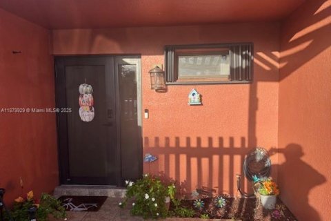 Townhouse in Pembroke Pines, Florida 3 bedrooms, 120.68 sq.m. № 1921328 - photo 3
