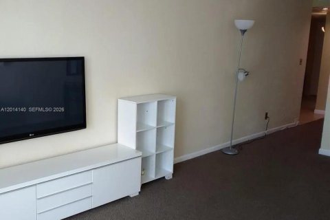 Condo in Sunny Isles Beach, Florida, 1 bedroom № 2076233 - photo 4