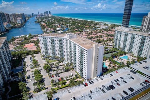 Condo in Sunny Isles Beach, Florida, 1 bedroom  № 2076233