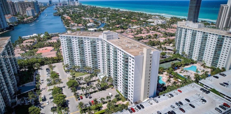 Condo in Sunny Isles Beach, Florida, 1 bedroom № 2076233