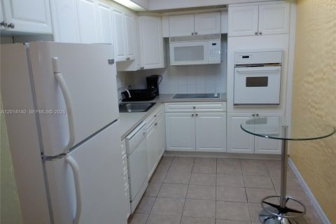 Condo in Sunny Isles Beach, Florida, 1 bedroom № 2076233 - photo 5
