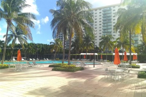 Condo in Sunny Isles Beach, Florida, 1 bedroom № 2076233 - photo 7
