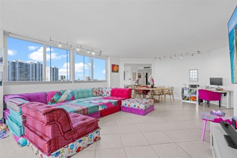 Купить кондоминиум в Авентура, Флорида 3 спальни, 220.18м2, № 1972116 - фото 15
