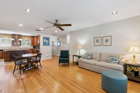 Villa ou maison à vendre à Orlando, Floride: 6 chambres, 298.49 m2 № 2208312 - photo 10