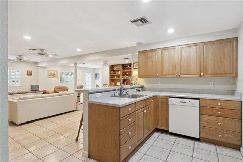 Villa ou maison à vendre à Orlando, Floride: 6 chambres, 298.49 m2 № 2208312 - photo 13