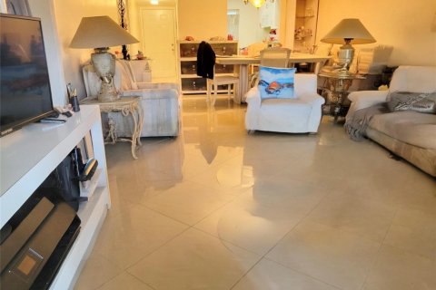 Condo in Sunrise, Florida, 2 bedrooms  № 2175309 - photo 4