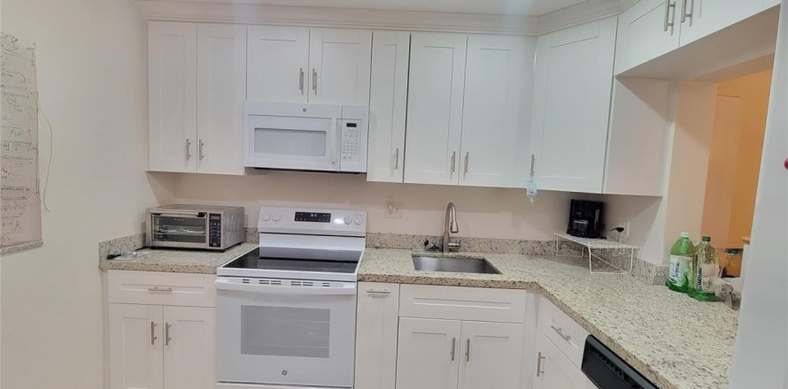Condo in Sunrise, Florida, 2 bedrooms  № 2175309