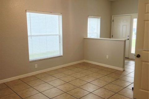 Villa ou maison à louer à Oxford, Floride: 3 chambres, 179.21 m2 № 1816671 - photo 5