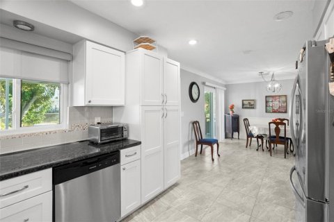 Casa en venta en Treasure Island, Florida, 3 dormitorios, 122.63 m2 № 2149475 - foto 11