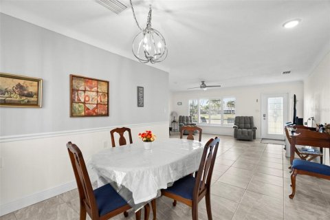 Casa en venta en Treasure Island, Florida, 3 dormitorios, 122.63 m2 № 2149475 - foto 8