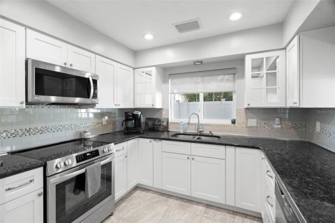 Casa en venta en Treasure Island, Florida, 3 dormitorios, 122.63 m2 № 2149475 - foto 13