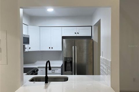 Снять в аренду кондоминиум в Темпл-Террас, Флорида 3 комнаты, 89.65м2, № 1793568 - фото 5