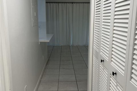 Снять в аренду кондоминиум в Темпл-Террас, Флорида 3 комнаты, 89.65м2, № 1793568 - фото 16